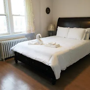Habitación en casa particular Cozy Private Rm Heart Of North York Free Parking Full Kitchen Close To Downtown Toronto